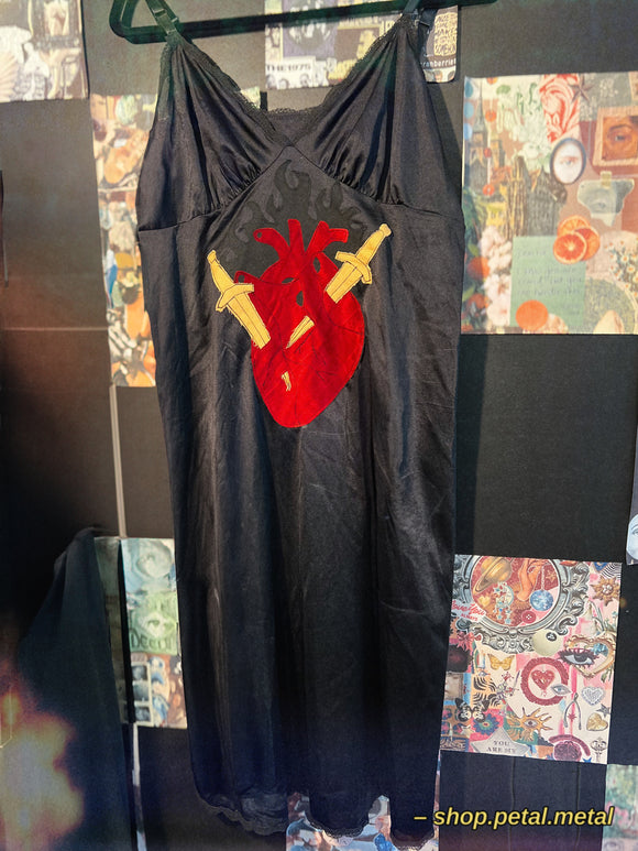 Like a dagger to the heart slip dress med
